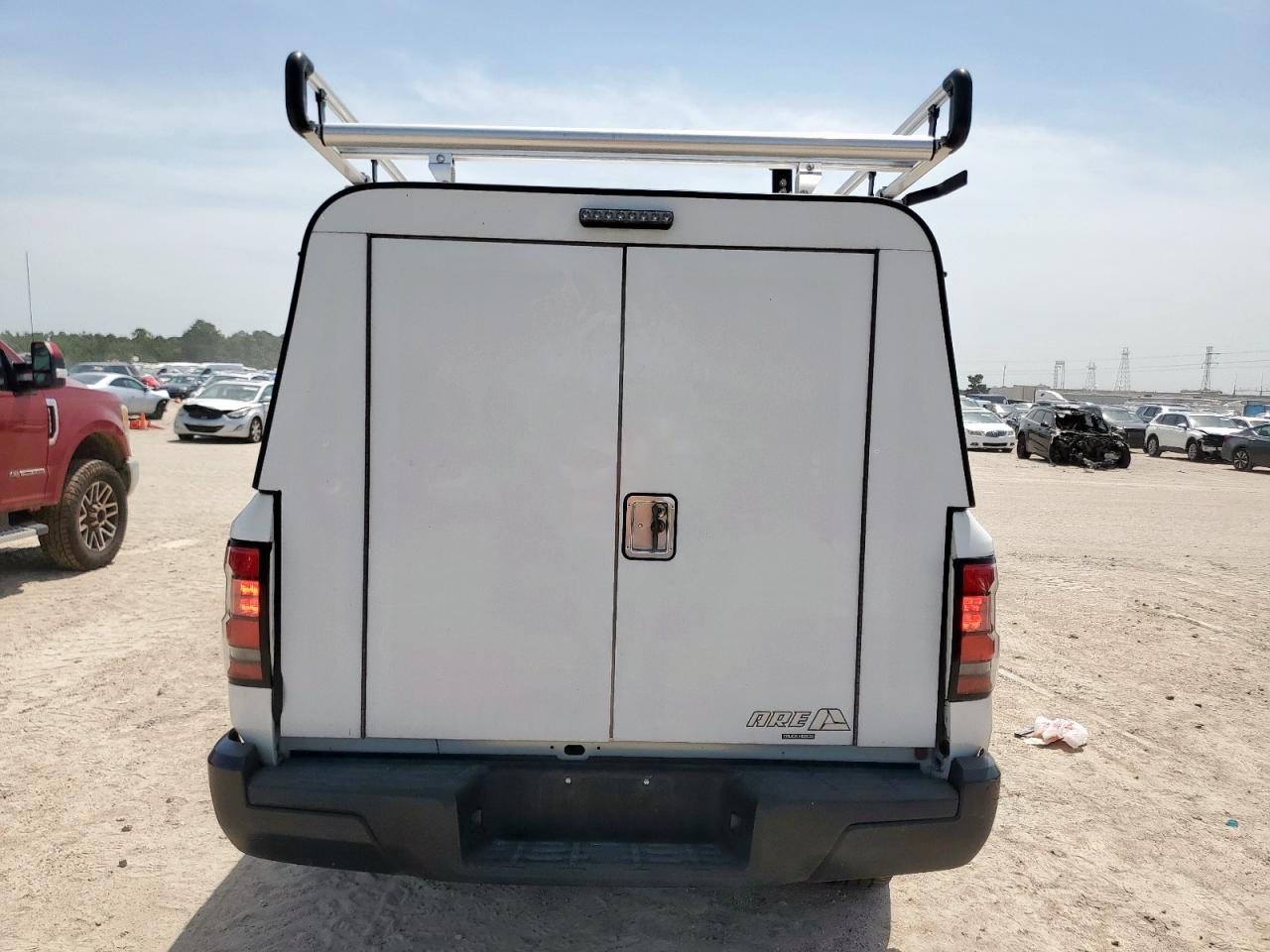 Nissan Frontier S Image 2