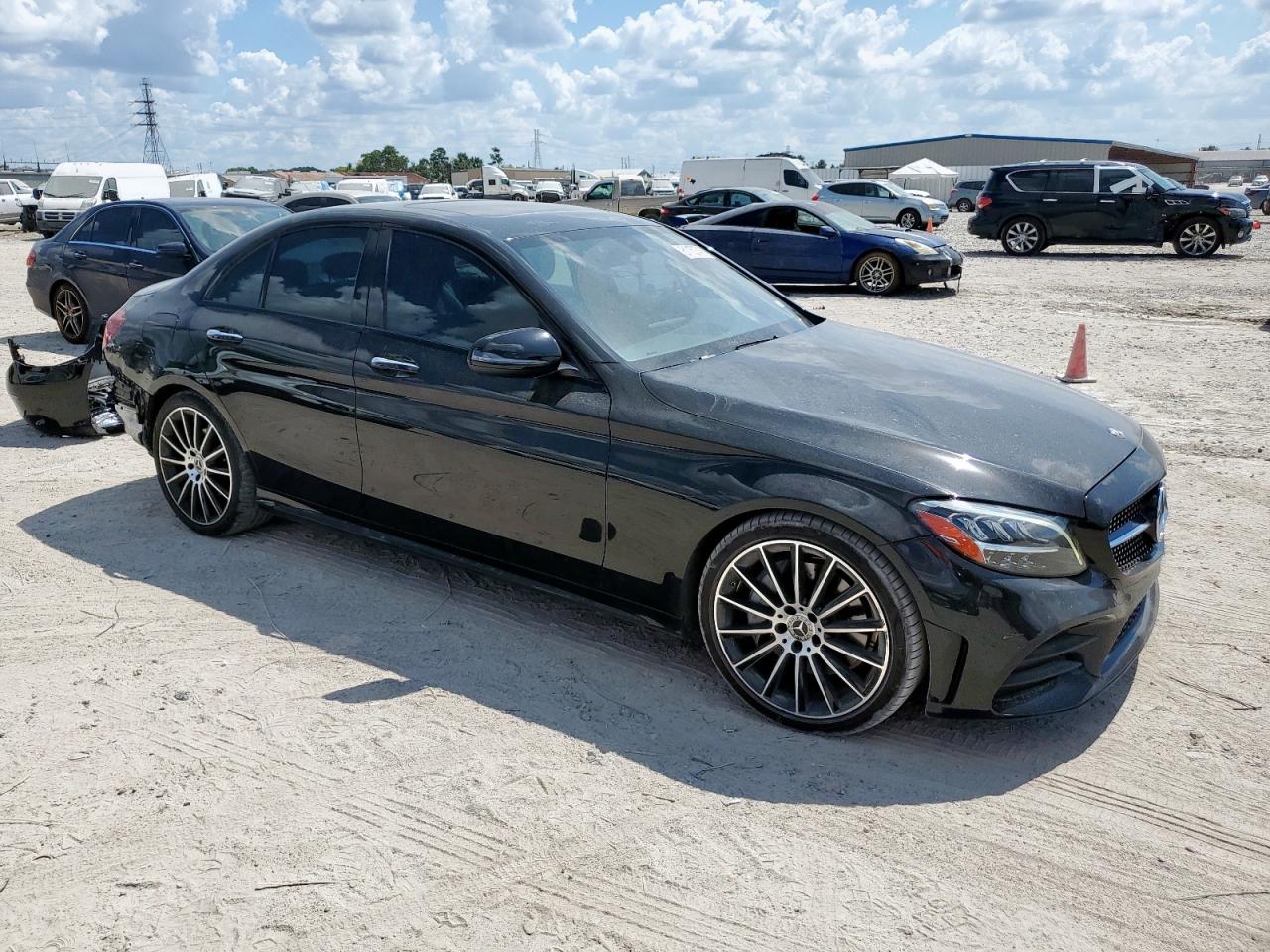 Mercedes-Benz C-Class 300 Image 10