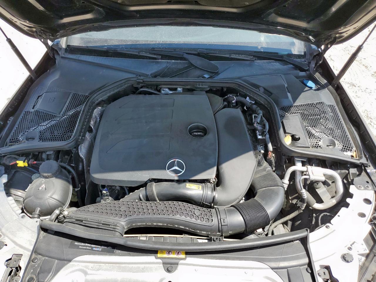 Mercedes-Benz C-Class 300 Image 11