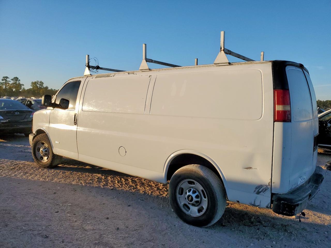 Chevrolet Express Image 4