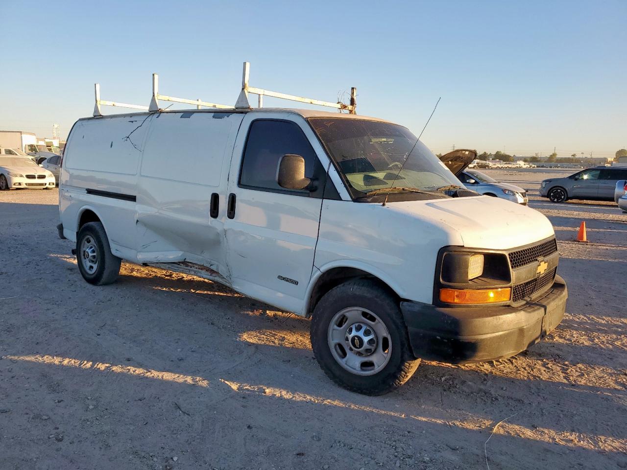 Chevrolet Express Image 2