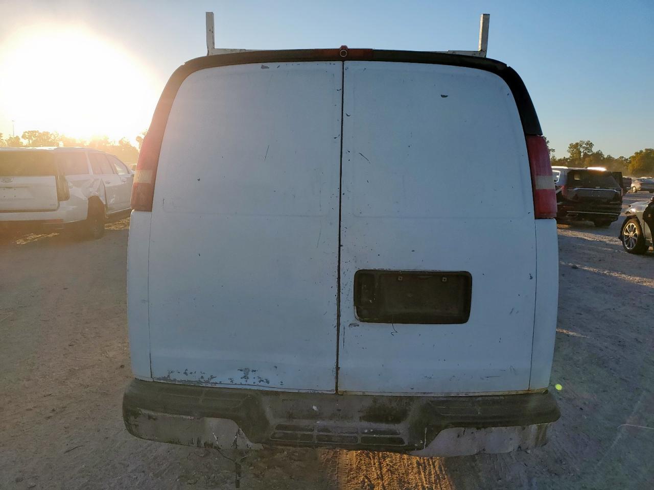 Chevrolet Express Image 7