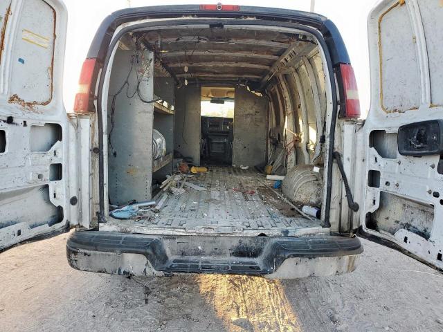 Chevrolet Express Image 10