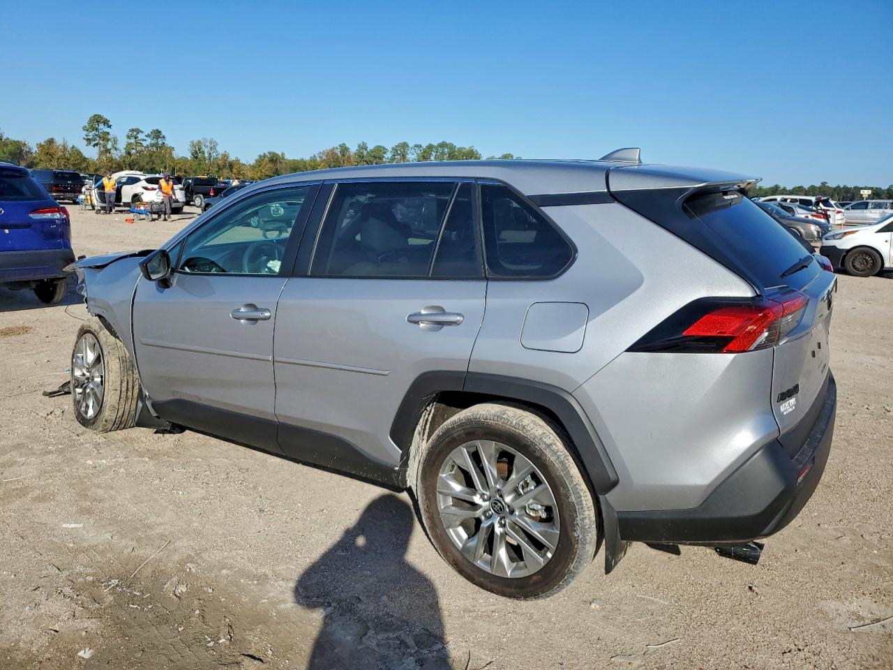 Toyota RAV4 Xle Premium Image 8