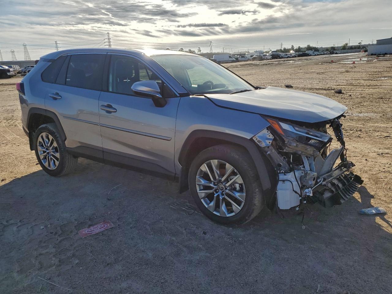 Toyota RAV4 Xle Premium Image 9