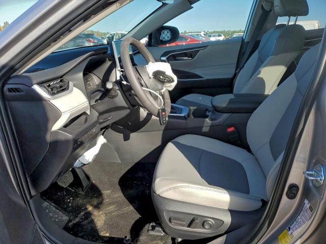 Toyota RAV4 Xle Premium Image 3