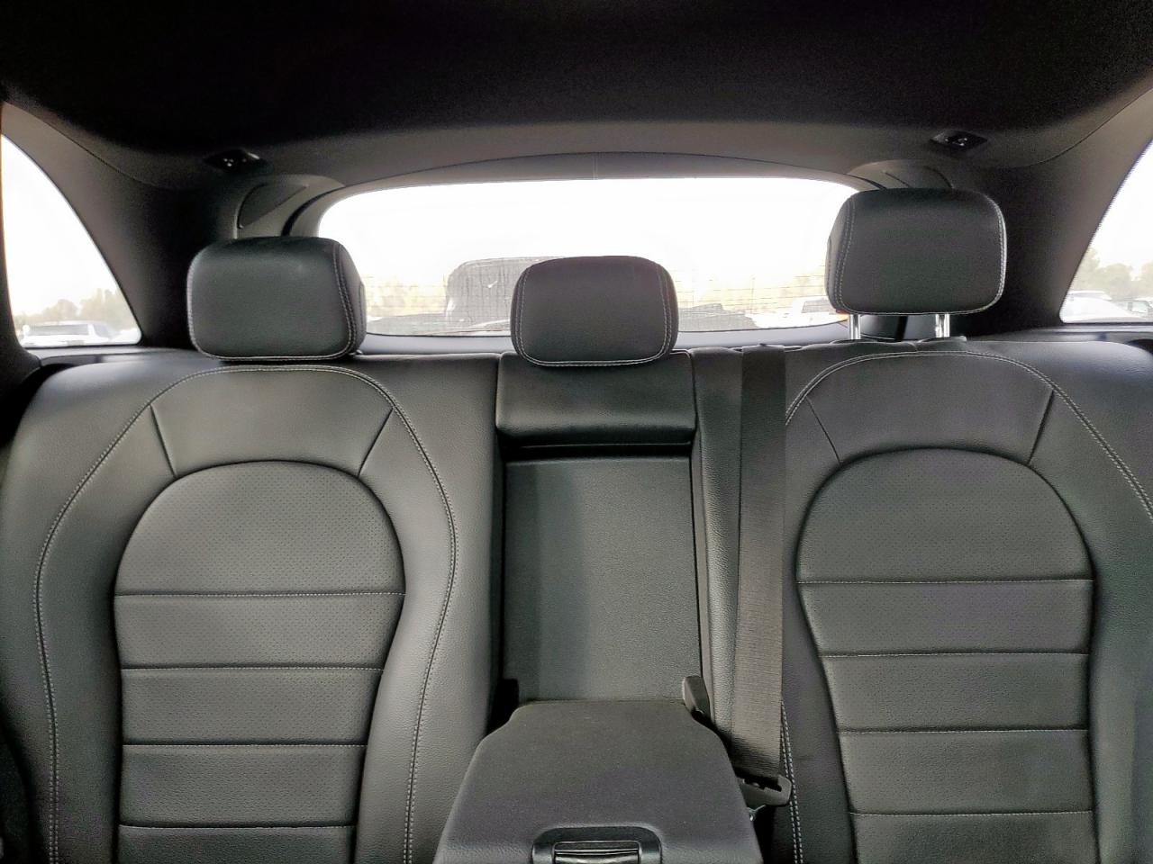 Mercedes-Benz GLC 300 Image 9