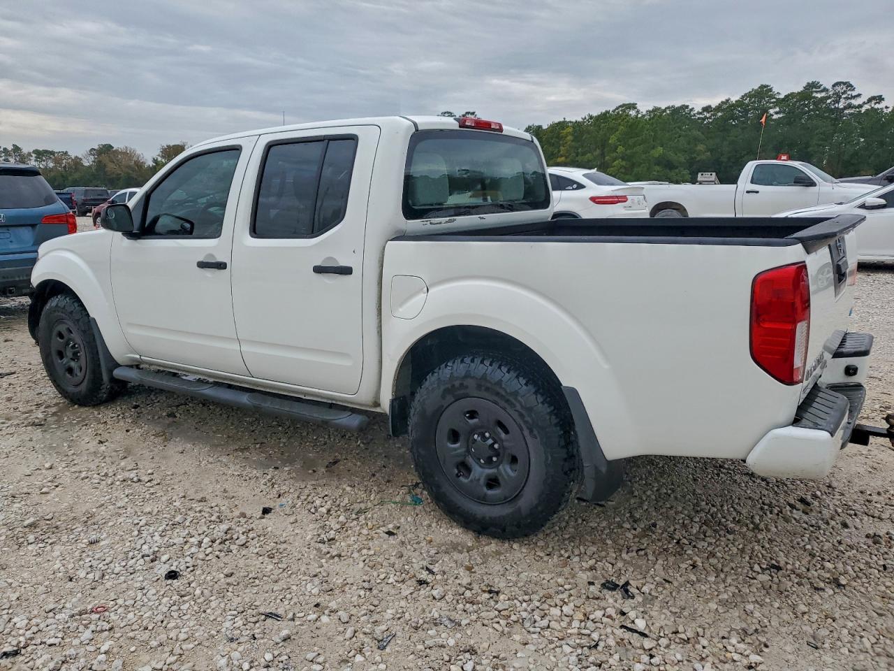 Nissan Frontier S Image 2
