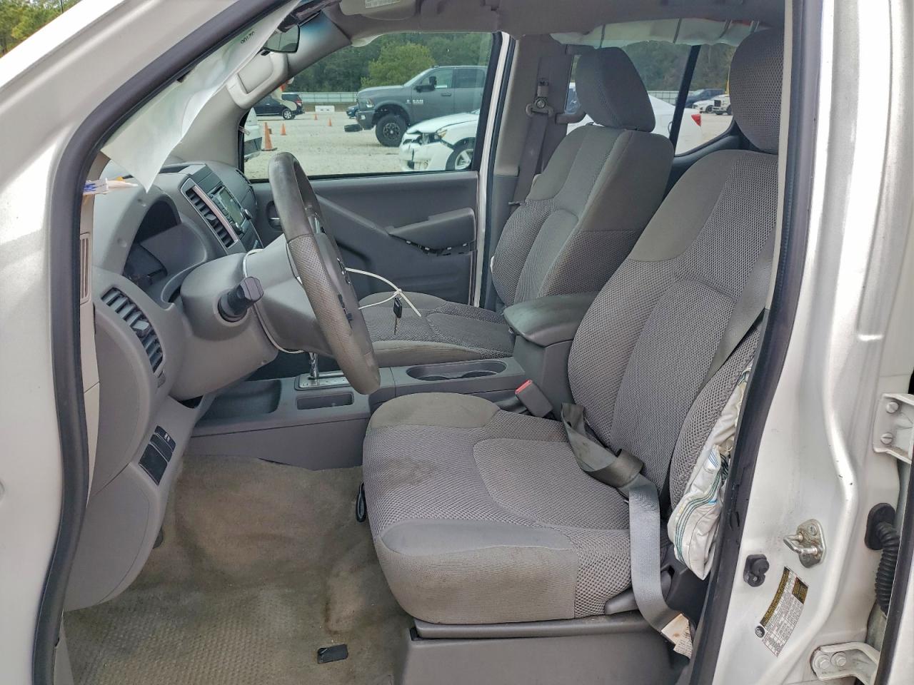 Nissan Frontier S Image 6