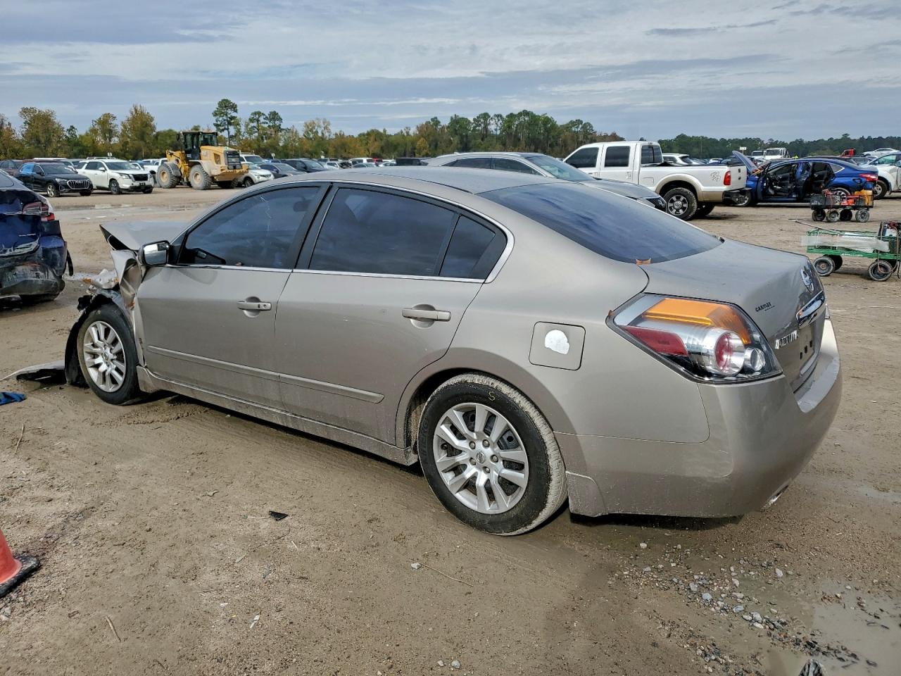Nissan Altima Base Image 7