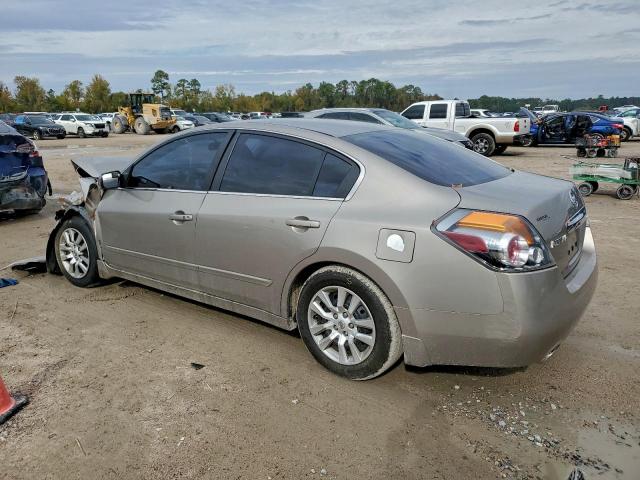Nissan Altima Base Image 7