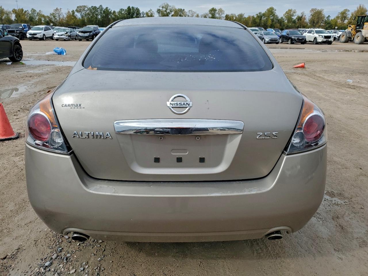 Nissan Altima Base Image 12