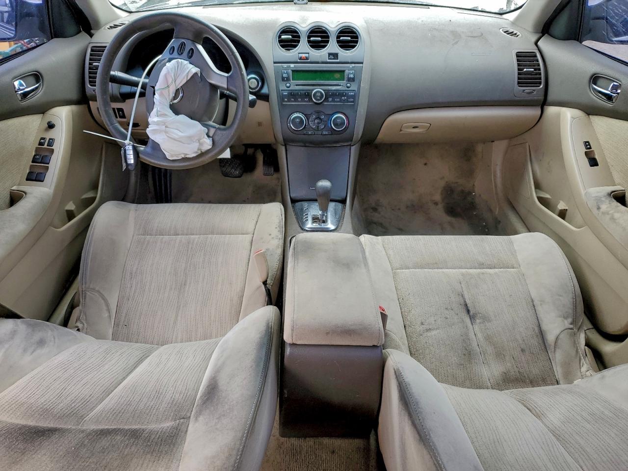Nissan Altima Base Image 11