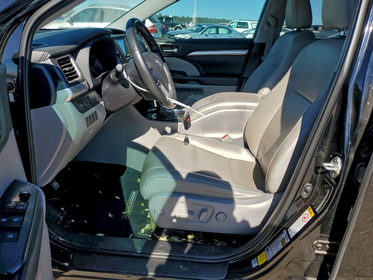 Toyota Highlander Se Image 10