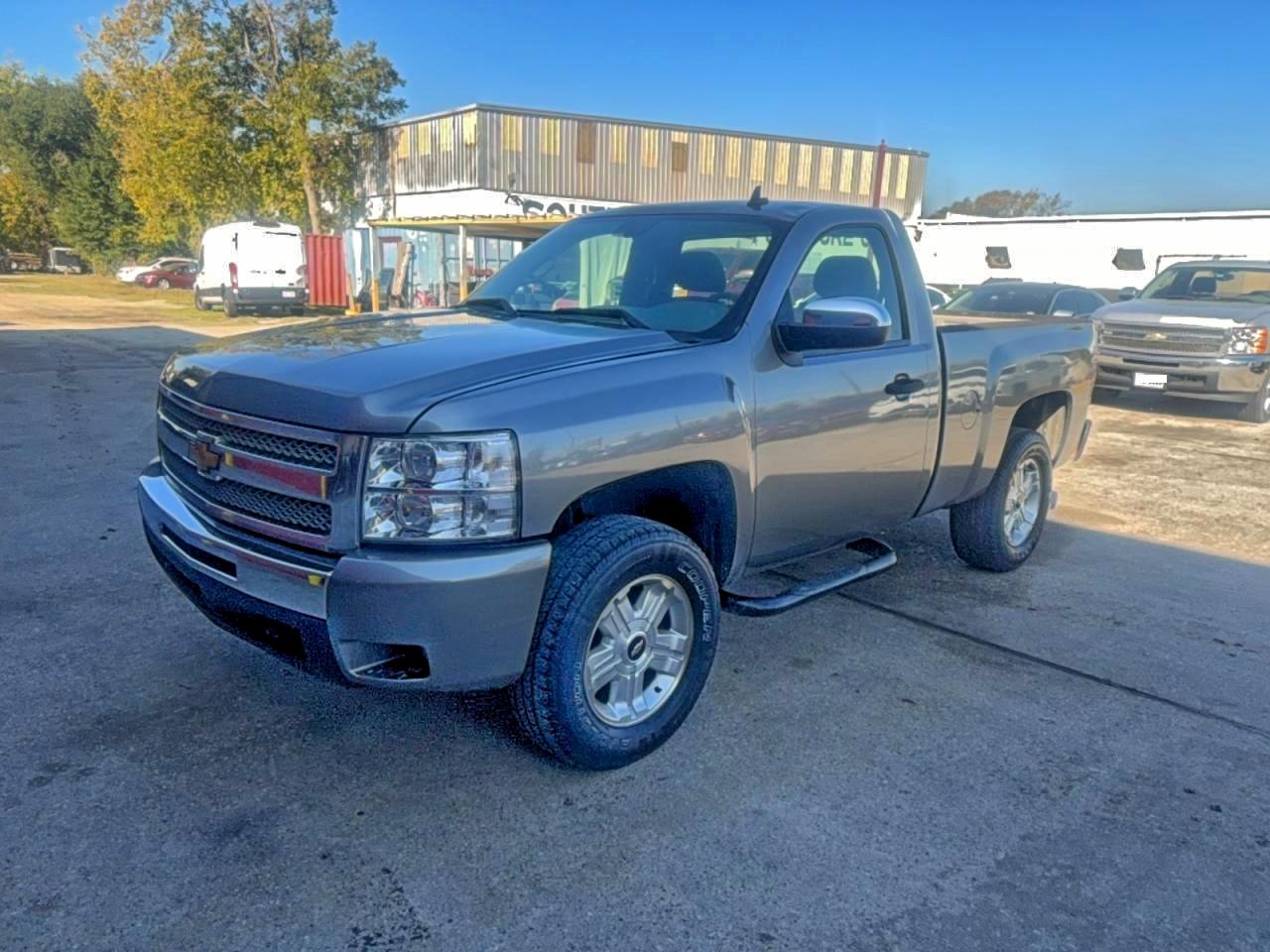 Chevrolet Silverado K1500 Image 2