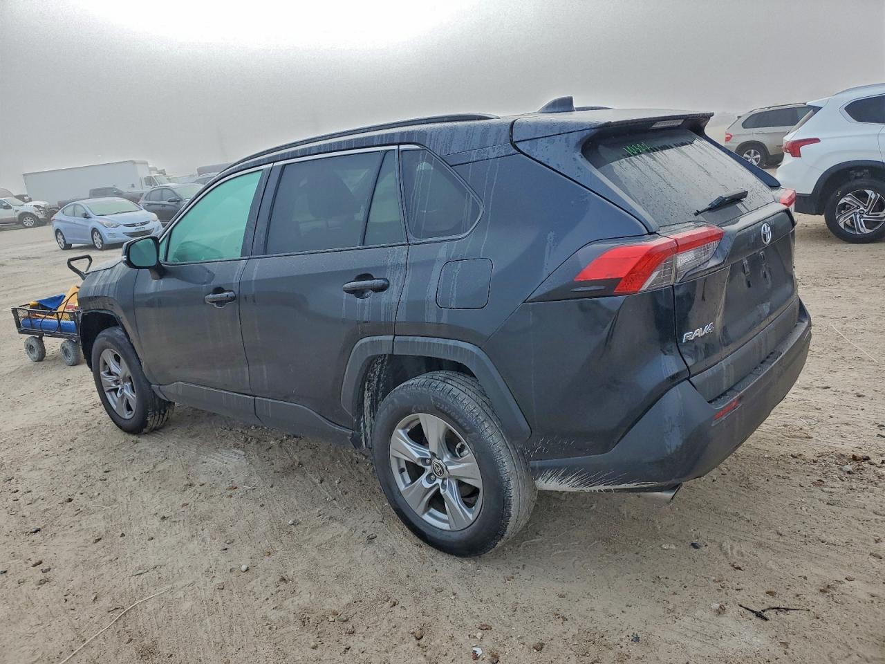 Toyota RAV4 Xle Image 3