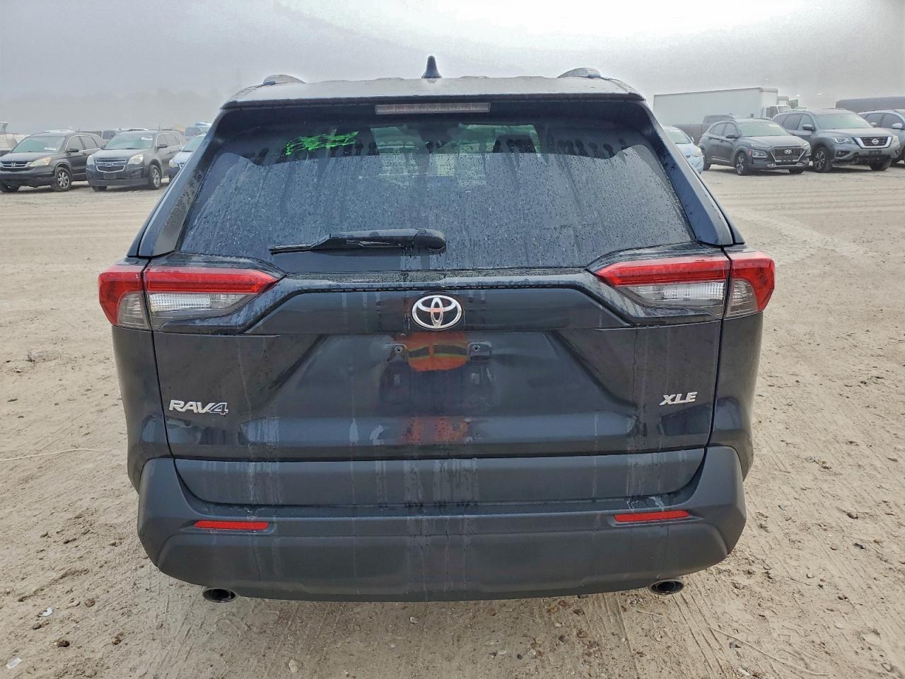 Toyota RAV4 Xle Image 6