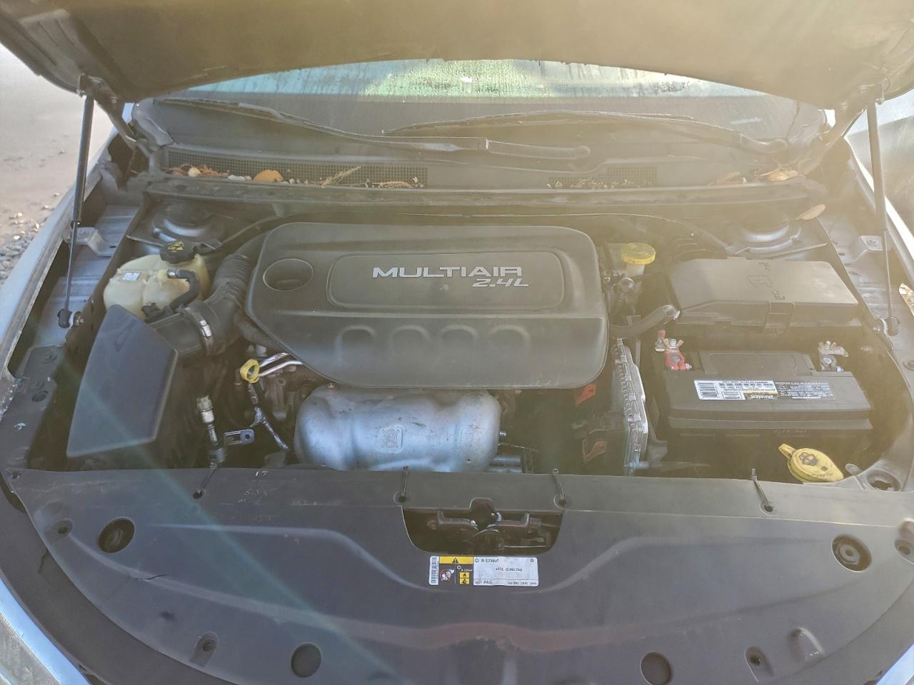 Chrysler 200 Limited Image 9