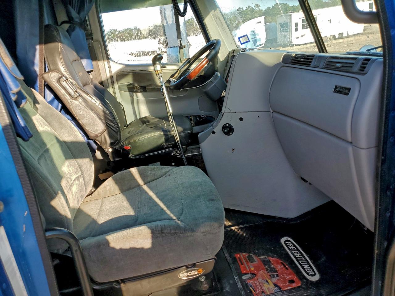 Freightliner Columbia 1 Columbia Image 3