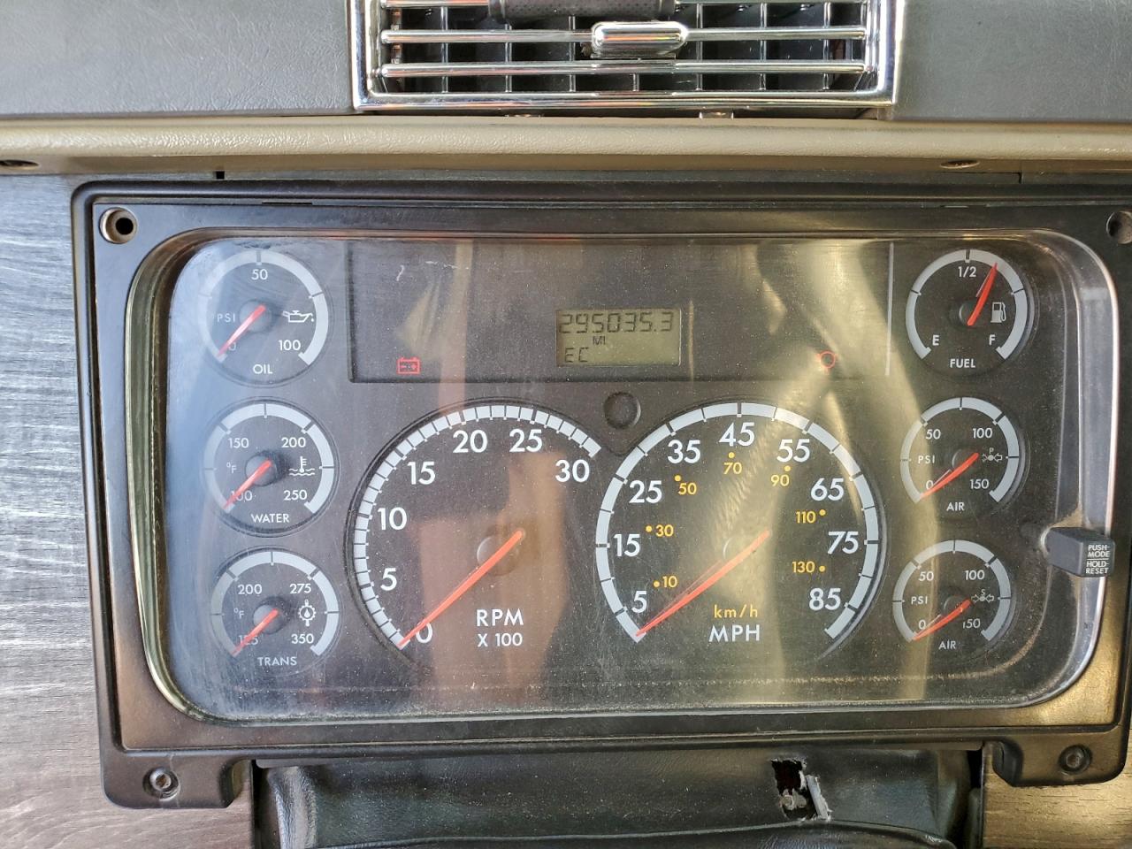 Freightliner Columbia 1 Columbia Image 10