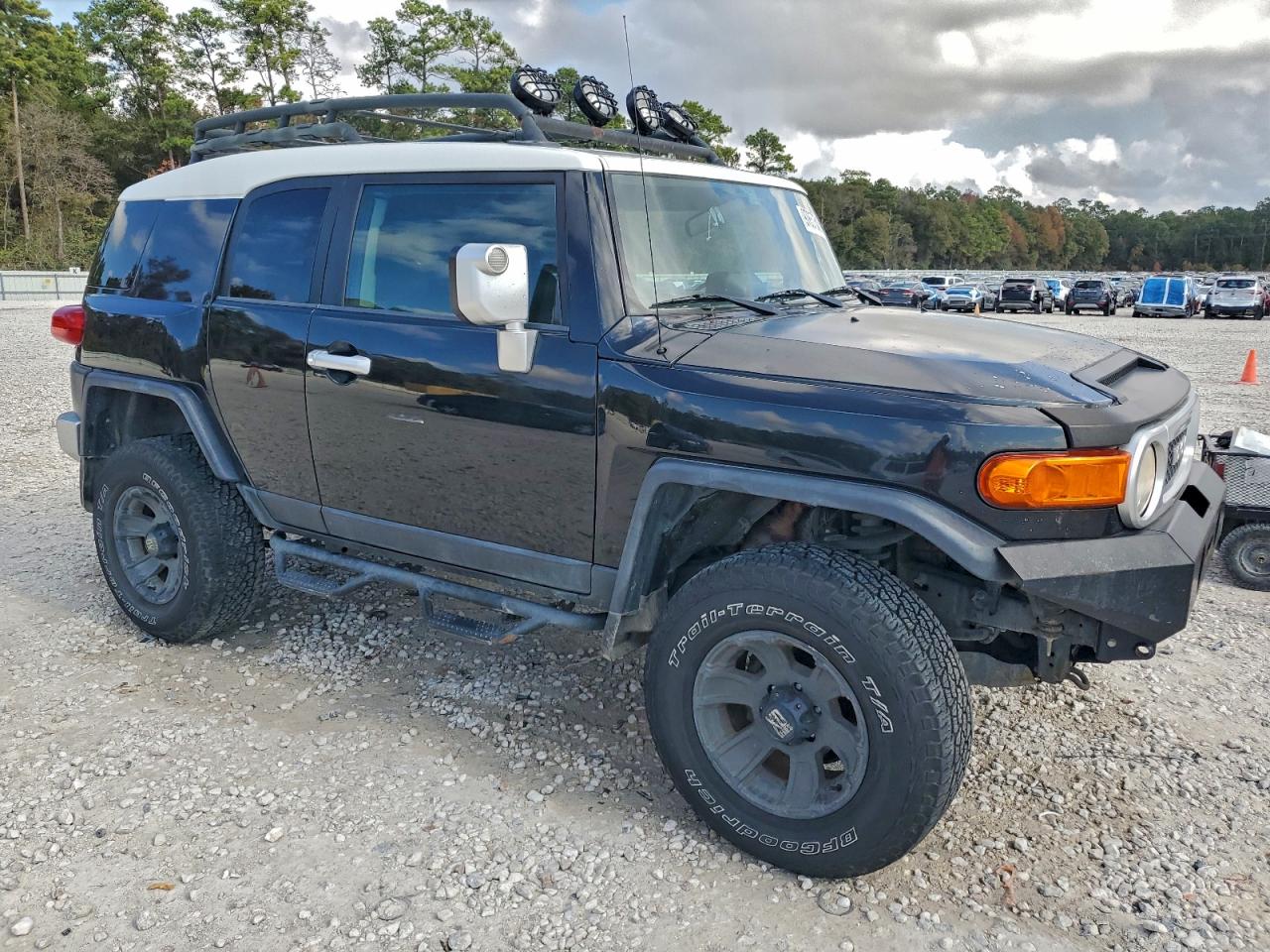 Toyota FJ Cruiser Image 2