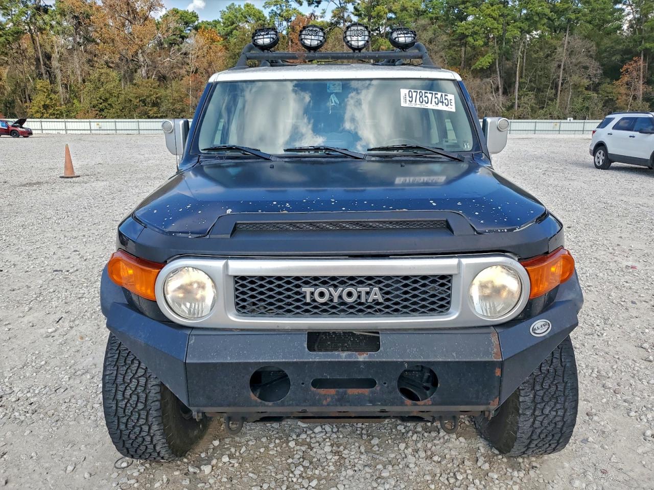Toyota FJ Cruiser Image 9