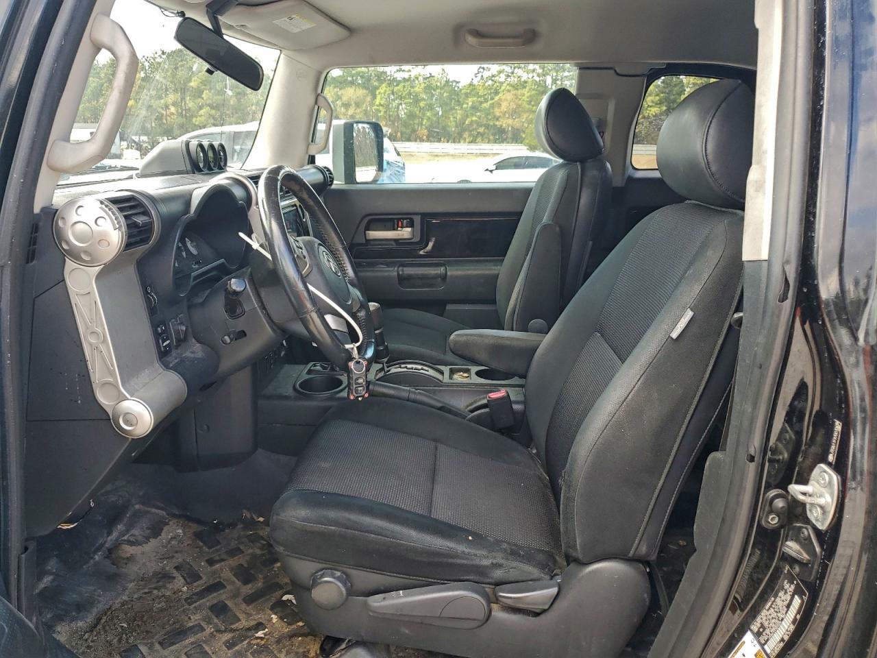 Toyota FJ Cruiser Image 10