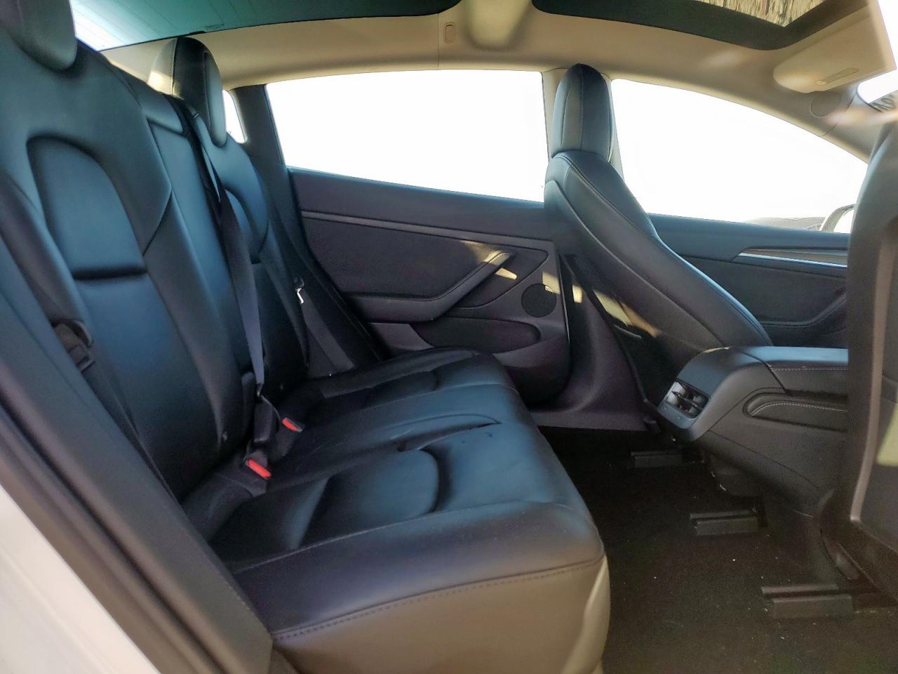 Tesla Model 3 Image 3