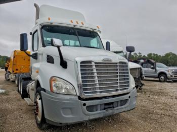  Salvage Freightliner Cascadia