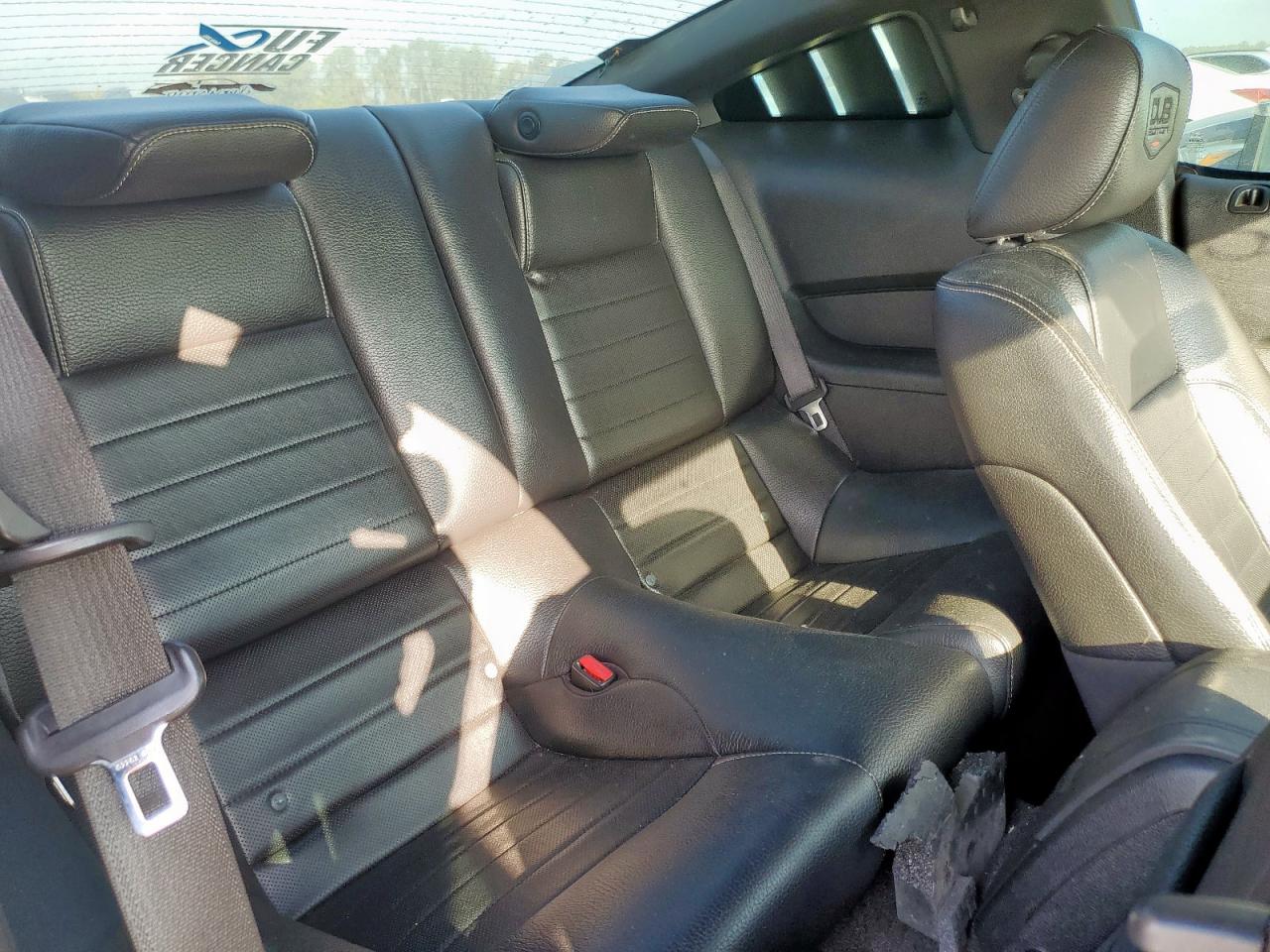 Ford Mustang Image 8