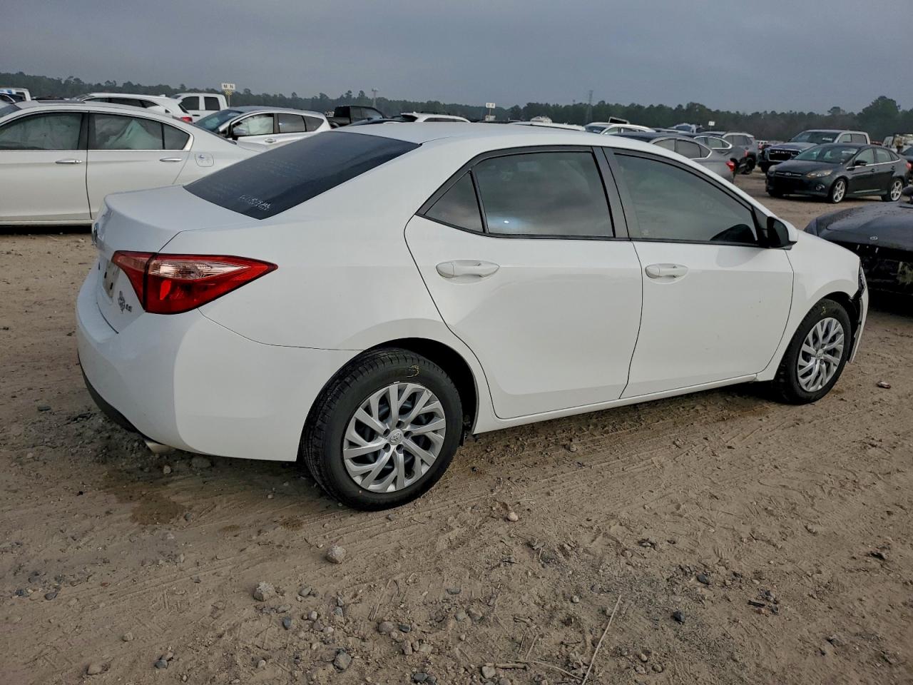 Toyota Corolla L Image 12