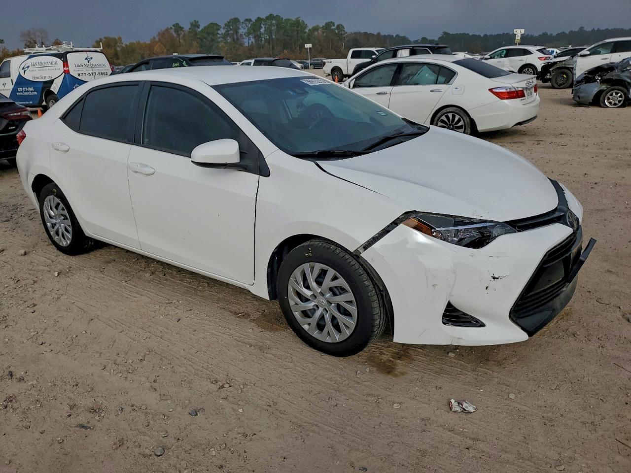 Toyota Corolla L Image 6