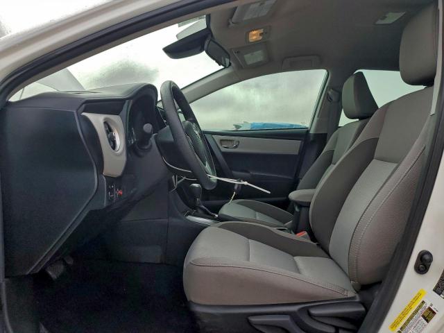 Toyota Corolla L Image 8