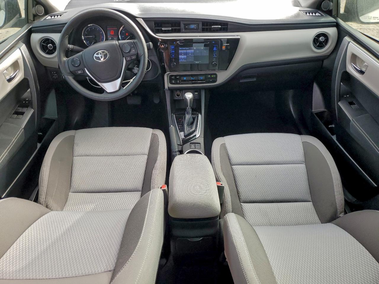 Toyota Corolla L Image 5