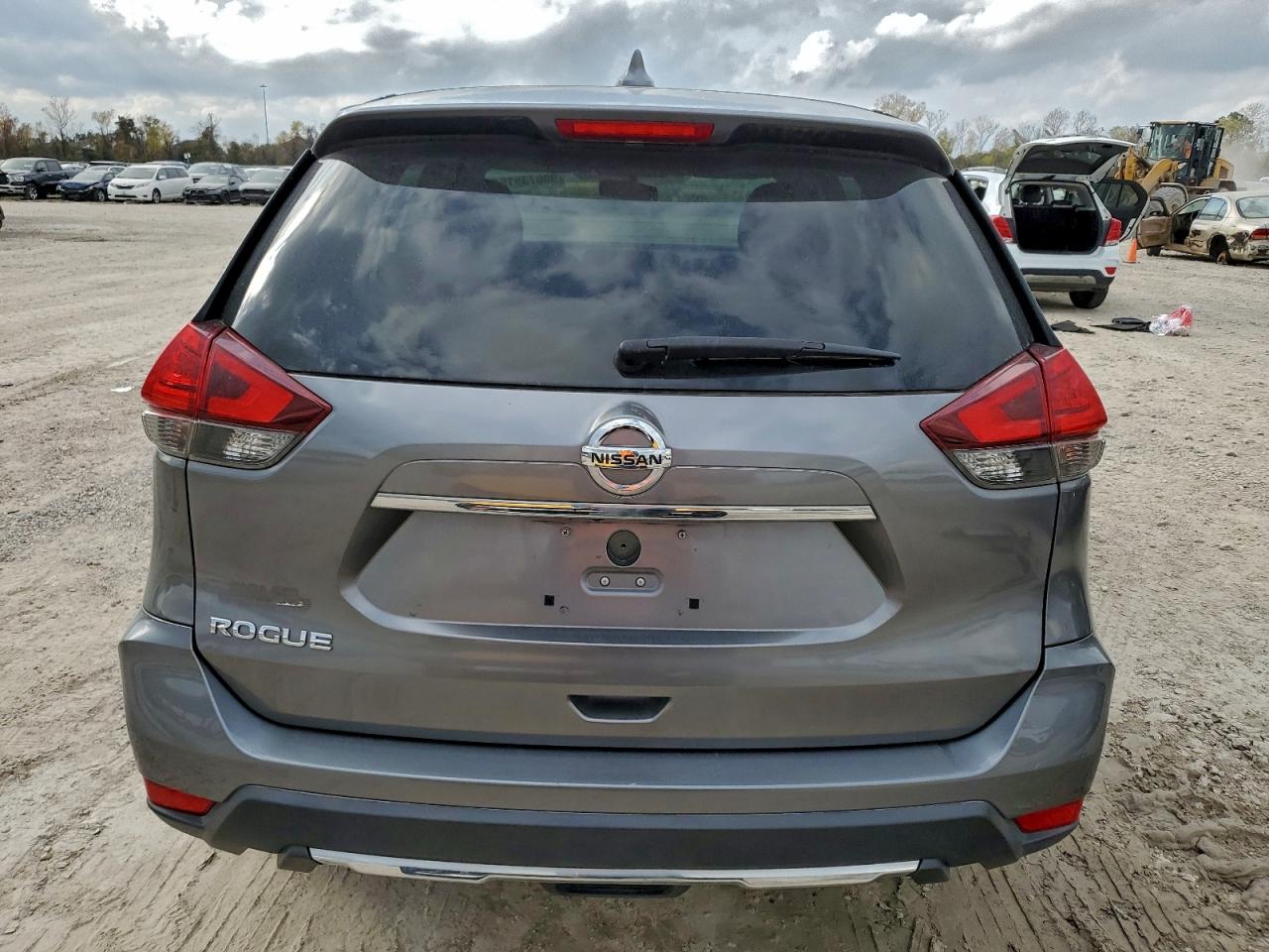 Nissan Rogue S Image 3