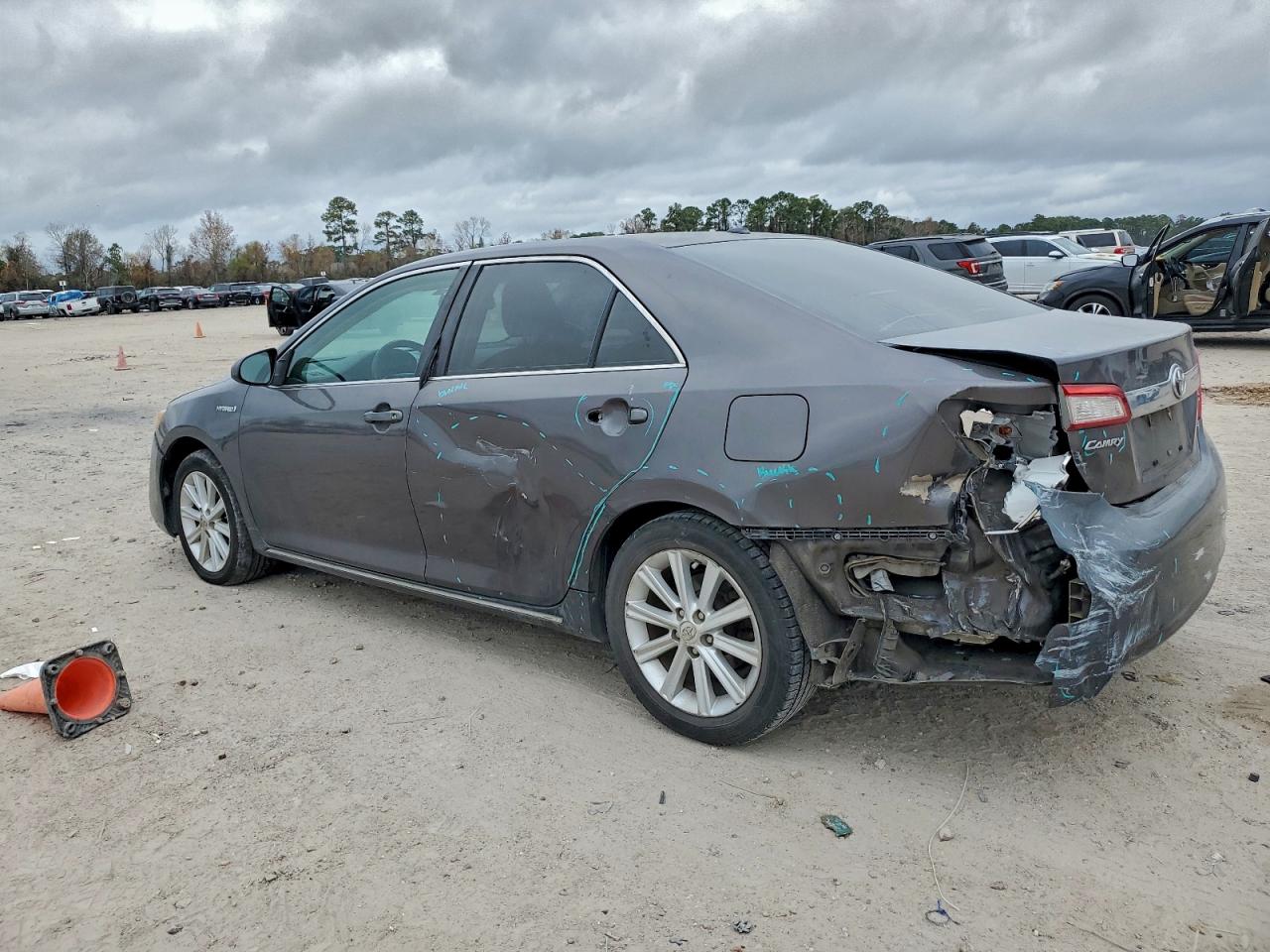 Toyota Camry Hybrid Image 6