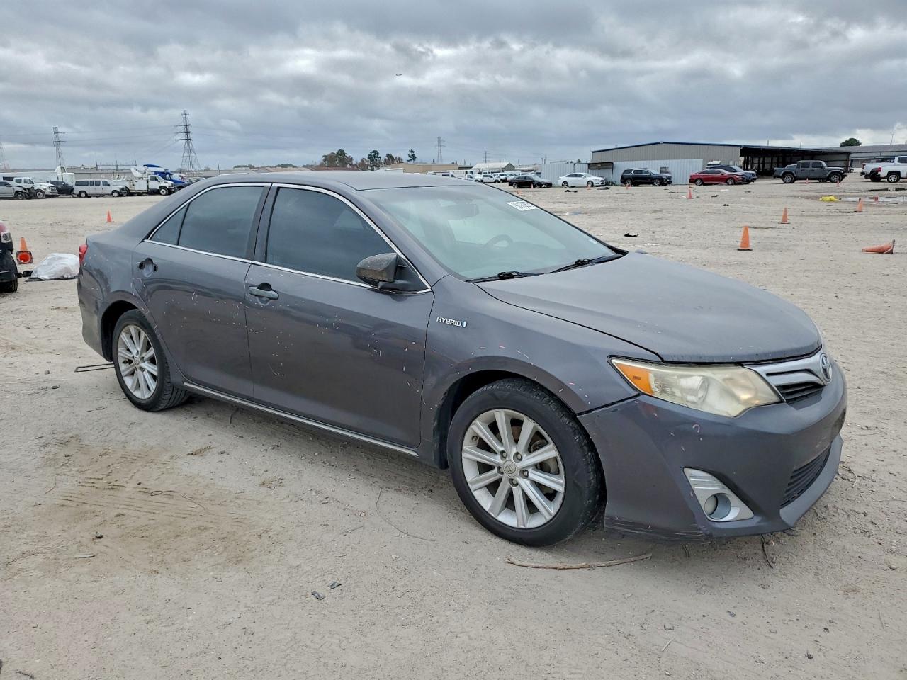 Toyota Camry Hybrid Image 5