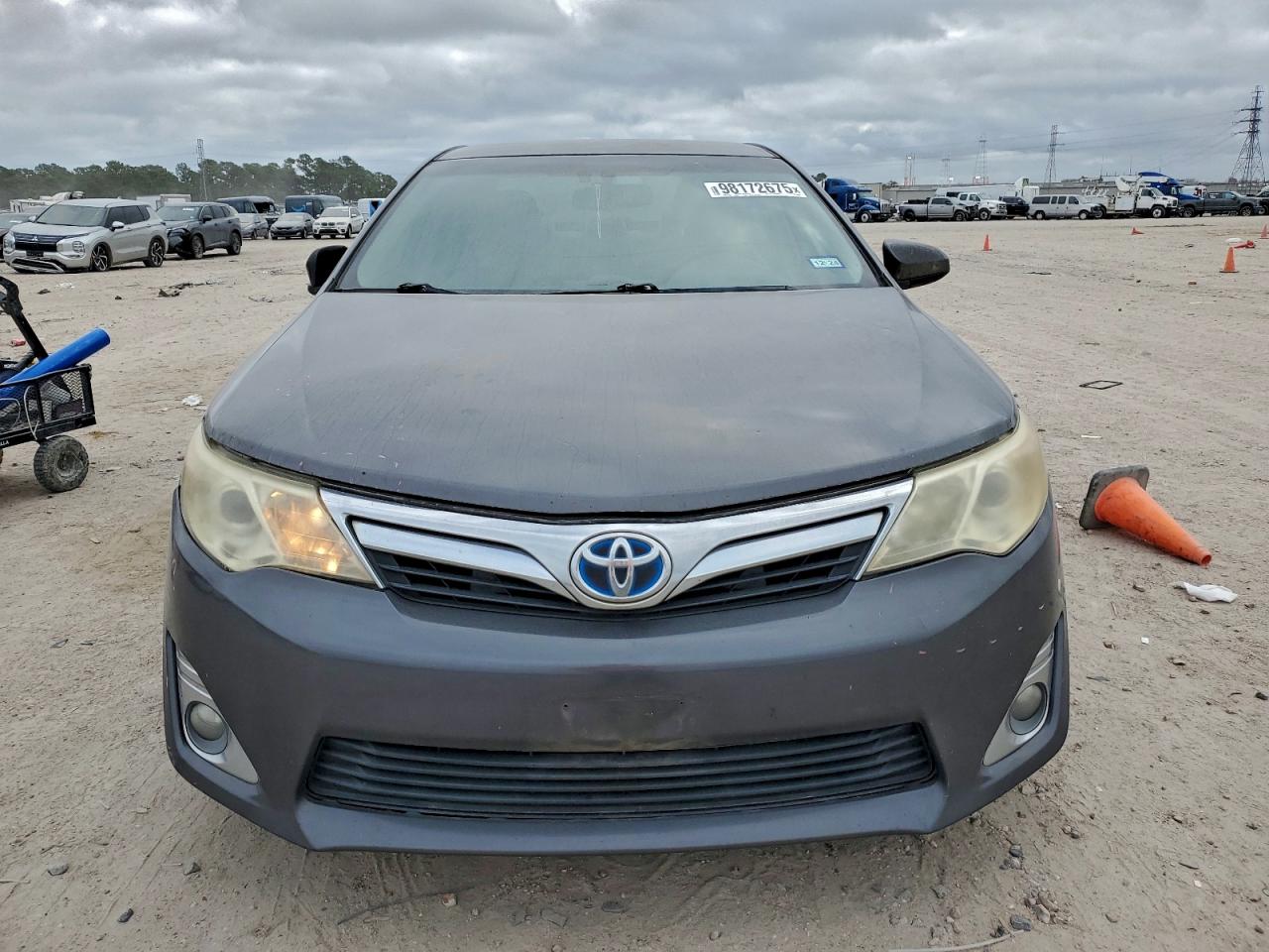 Toyota Camry Hybrid Image 12