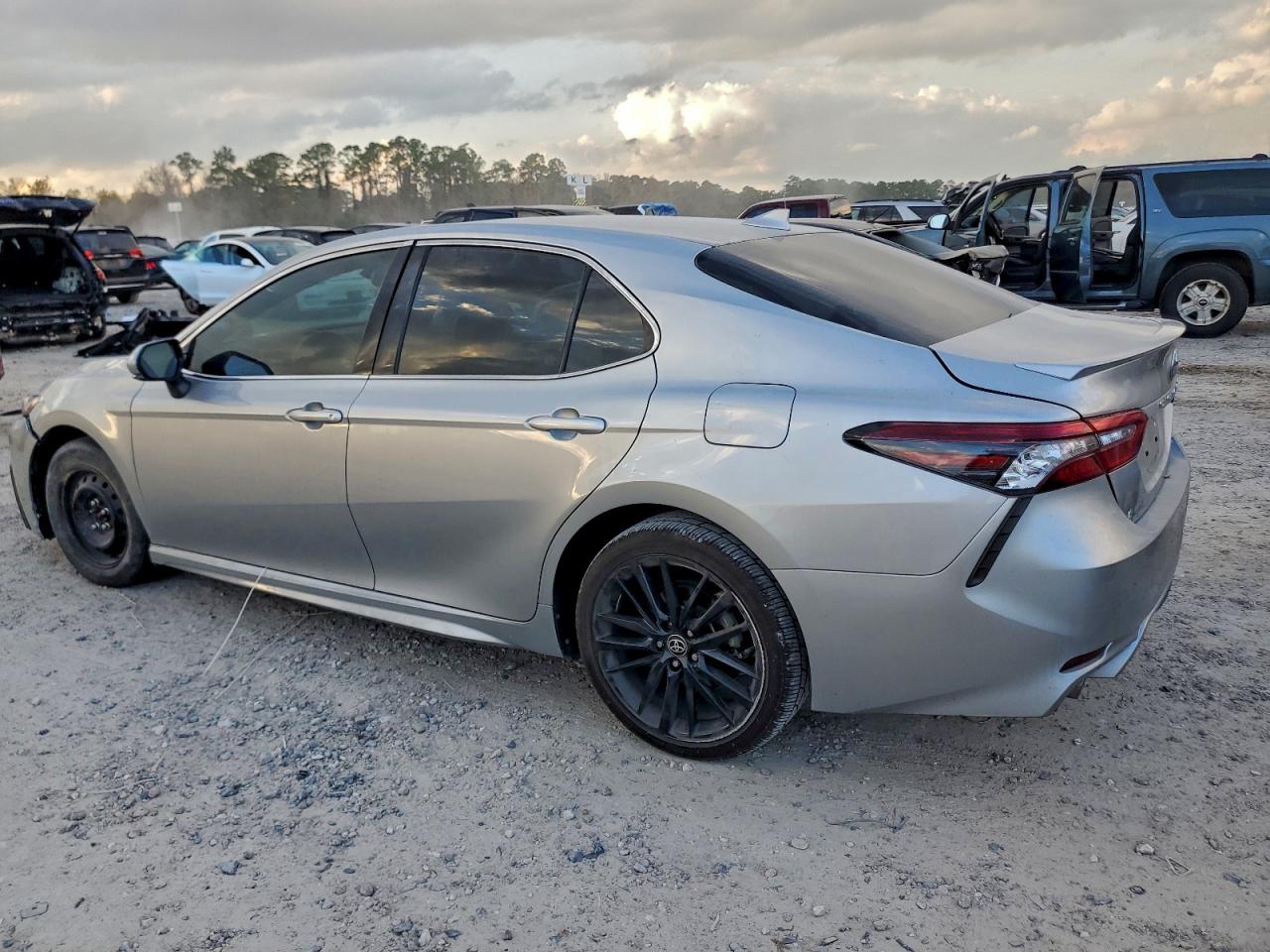 Toyota Camry Xse Image 2