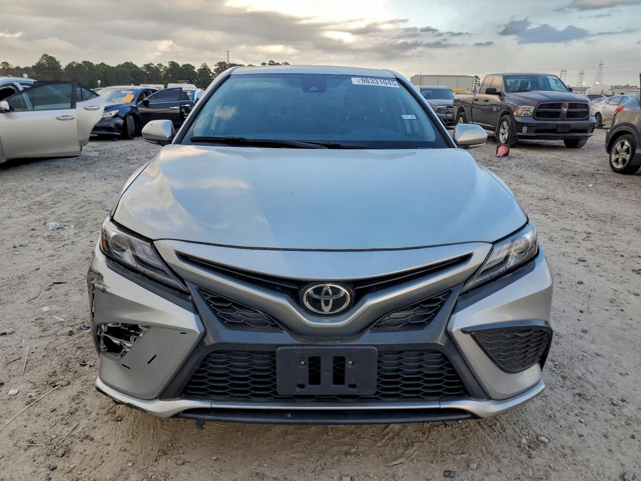 Toyota Camry Xse Image 4