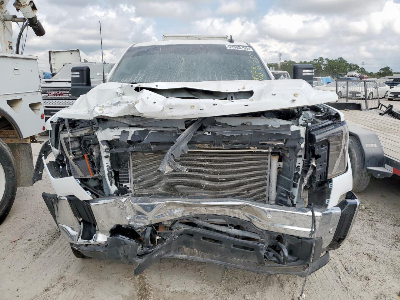 GMC Sierra K2500 Heavy Duty Image 2