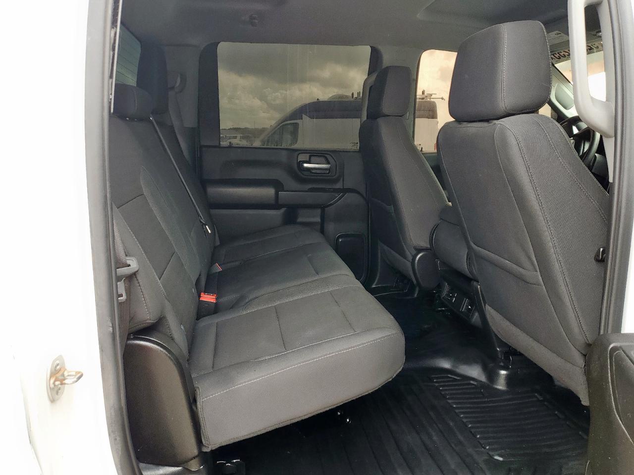 GMC Sierra K2500 Heavy Duty Image 10