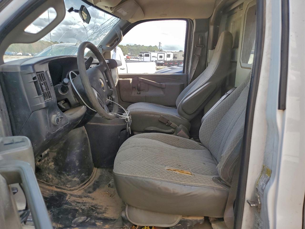 Chevrolet Express Image 6