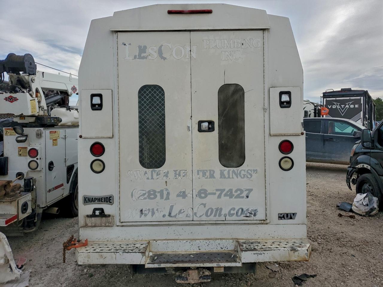 Chevrolet Express Image 12