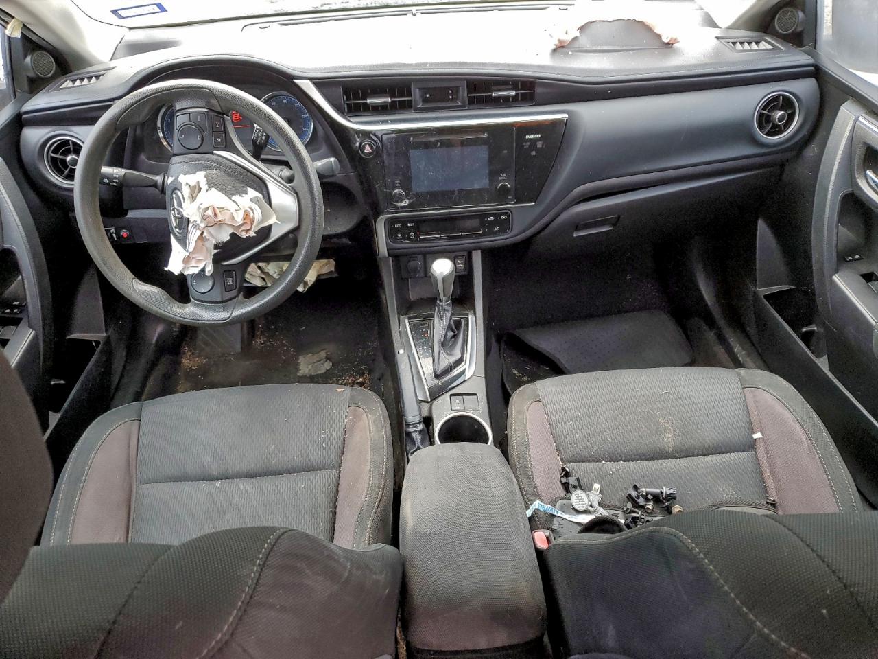 Toyota Corolla L Image 11