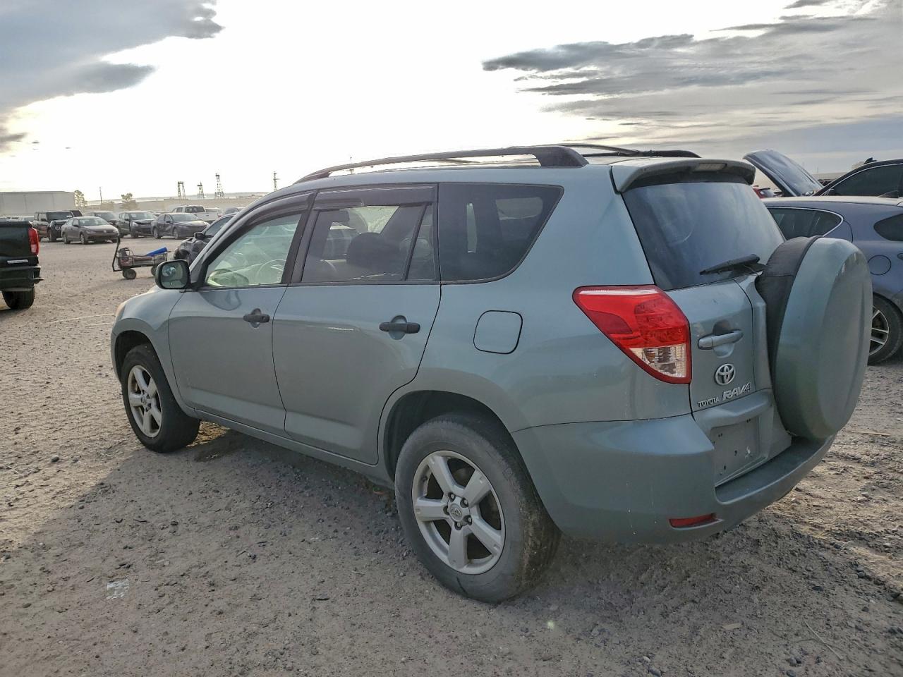Toyota RAV4 Image 12