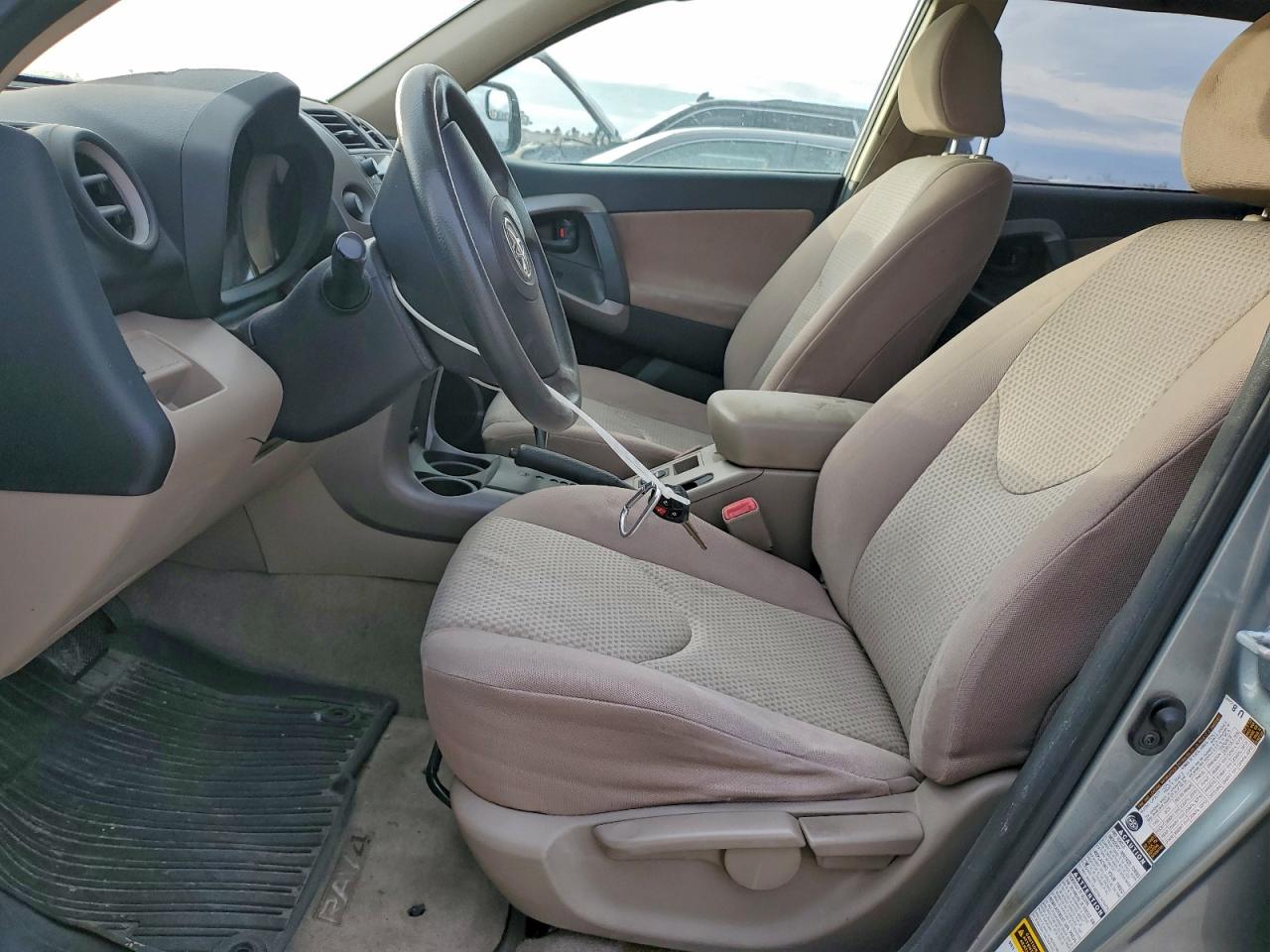 Toyota RAV4 Image 10