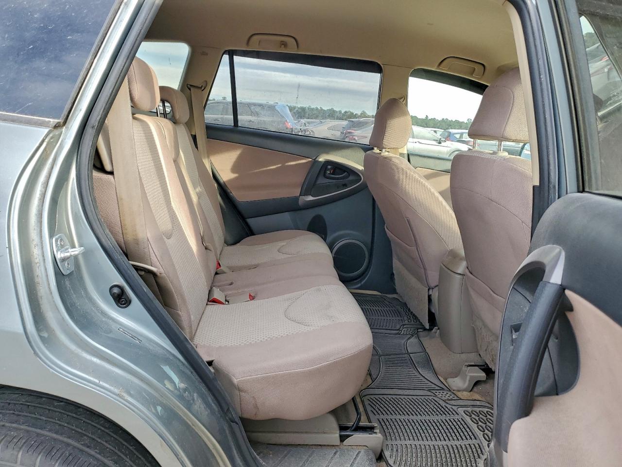 Toyota RAV4 Image 11