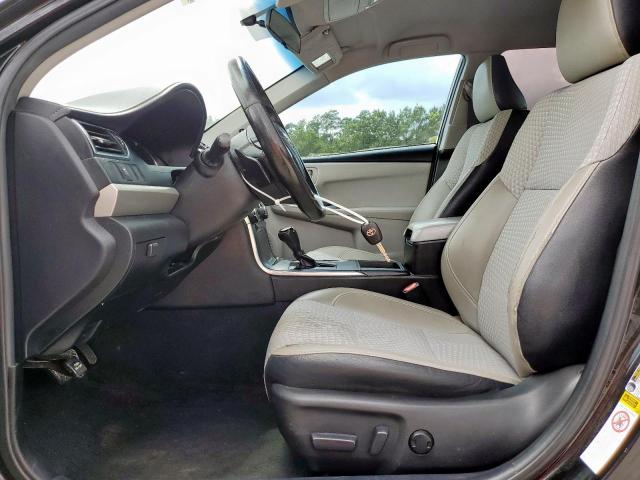 Toyota Camry Le Image 8