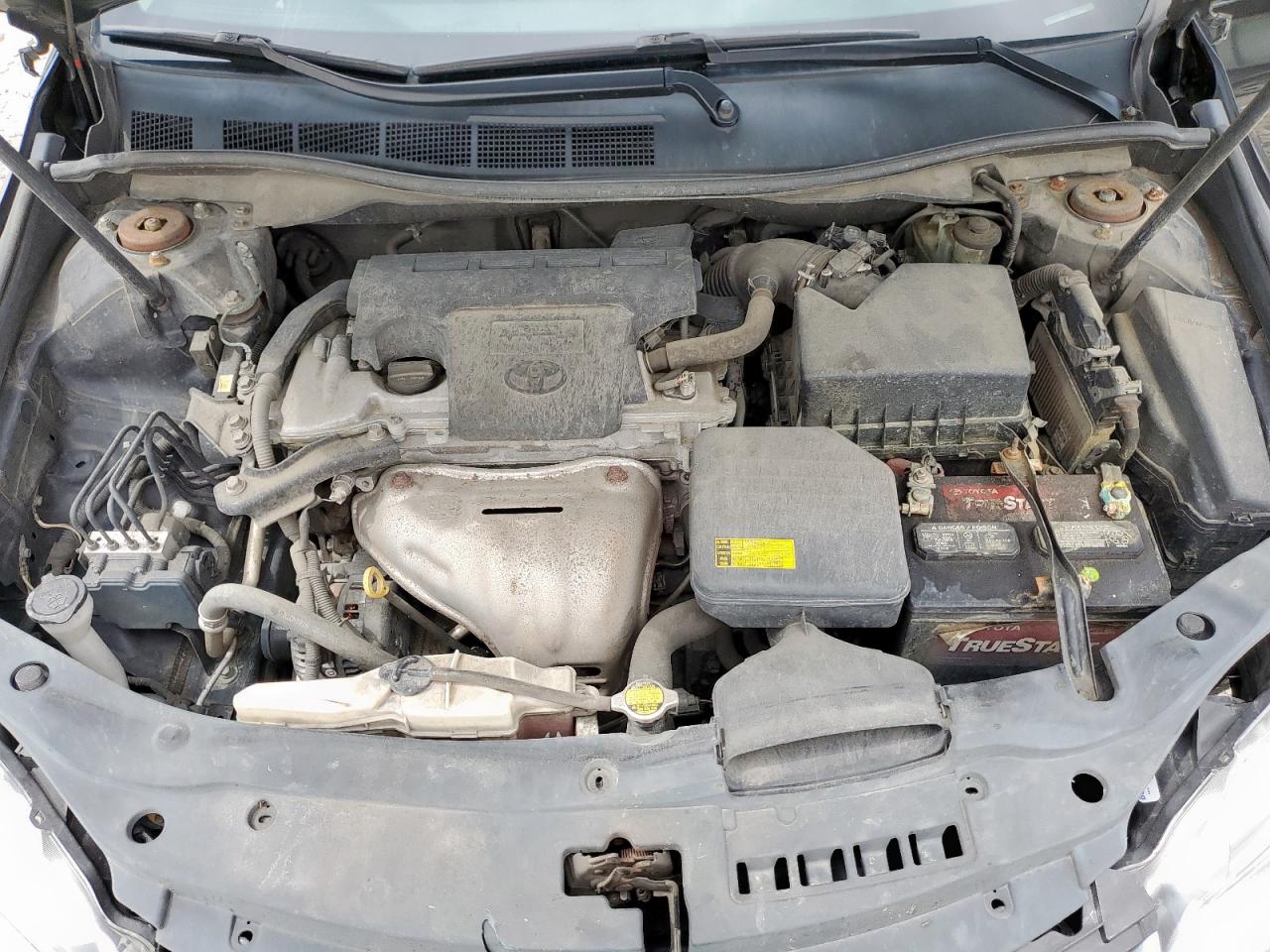 Toyota Camry Le Image 10